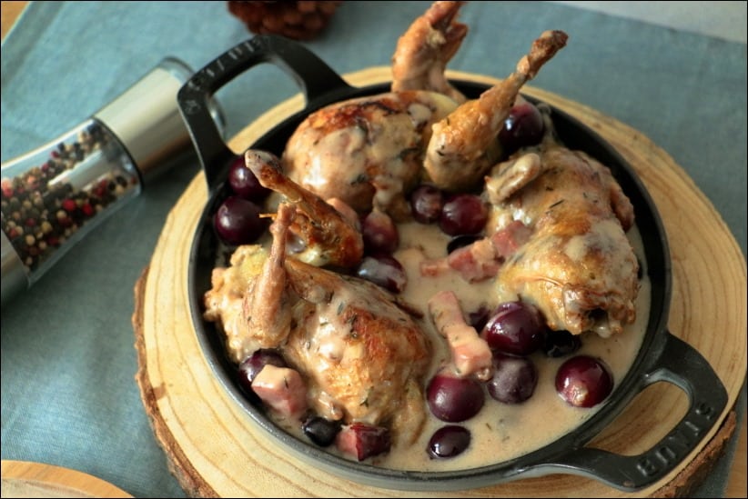 Cocotte de cailles aux raisins, aux lardons et à la crème - Happy papilles