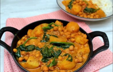 curry végétarien pommes de terre pois chiches épinards