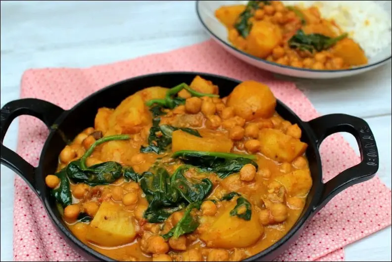 curry végétarien pommes de terre pois chiches épinards