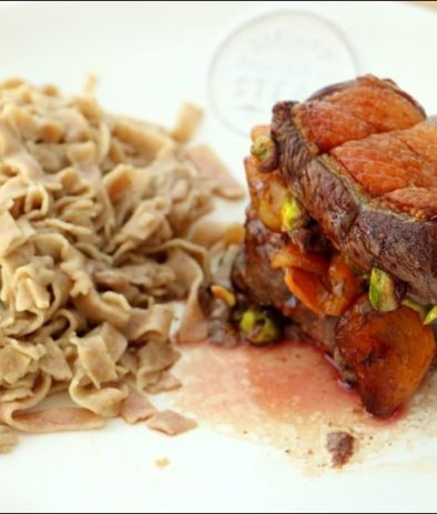 rôti de magret de canard aux abricots et pistaches