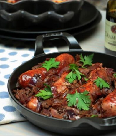 potée de saucisses aux oignons rouges caramélisés de Gordon Ramsay