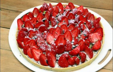 tarte aux fraises sur sa panna cotta coco