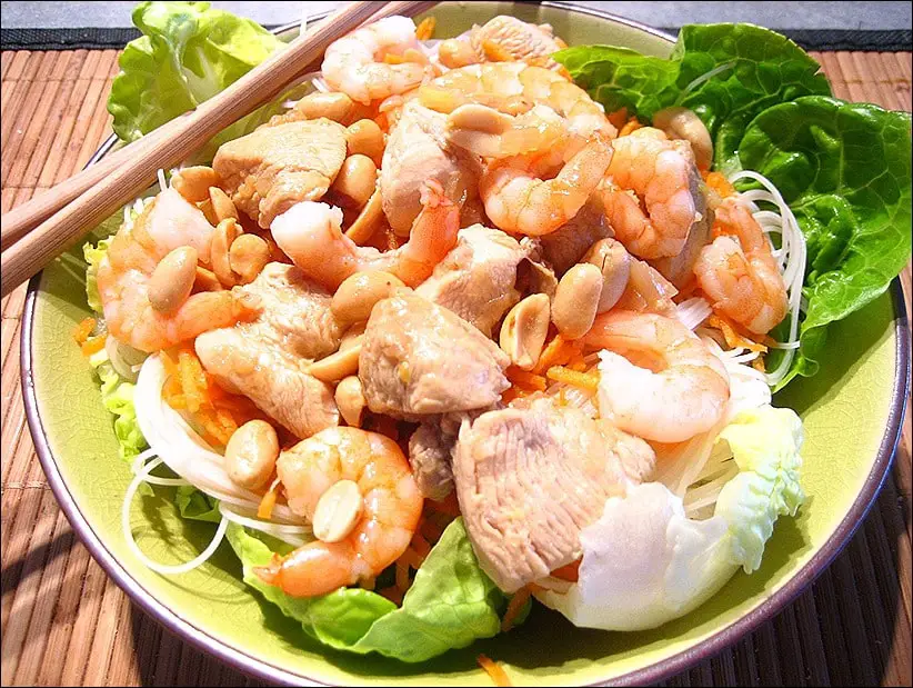 salade façon bo bun aux crevettes et poulet