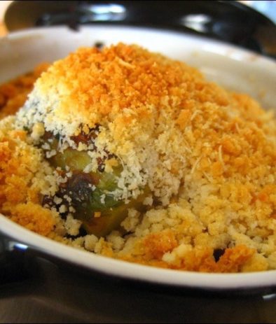cocotte de choux de Bruxelles au bacon et crumble