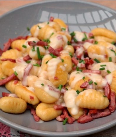 gnocchis à poêler et sauce saint-nectaire et bacon