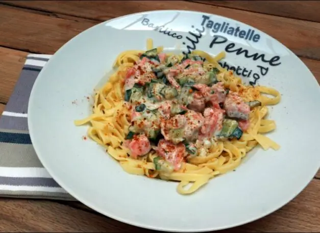 linguine au curry courgettes et saumon