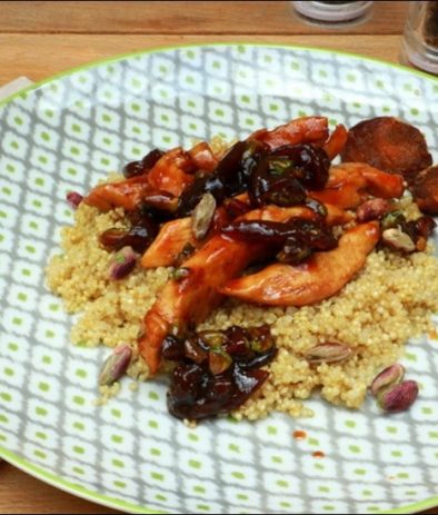 poêlée de quinoa aux aiguillettes de volaille et aux abricots