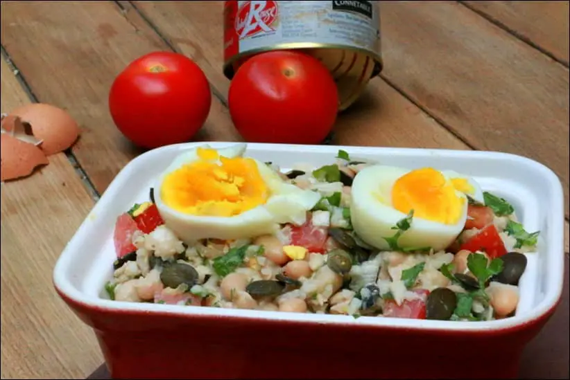salade de riz complète aux haricots blancs thon et oeufs mollets