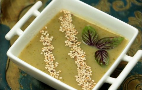 soupe glacée aux courgettes artichats et basilic