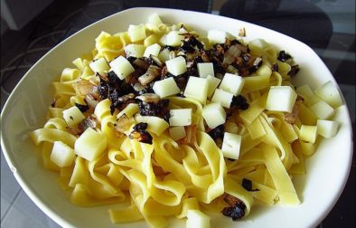 tagliatelles au citron olives noires et fromage de brebis