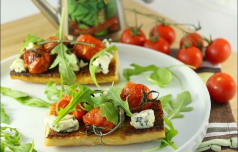 tartines au tomates cerises et bleu