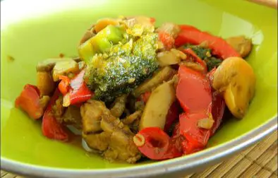 wok de porc au caramel et aux légumes