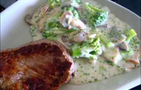 brocolis et champignons à la béchamel