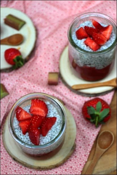 chia pudding fraises et rhubarbe en compote