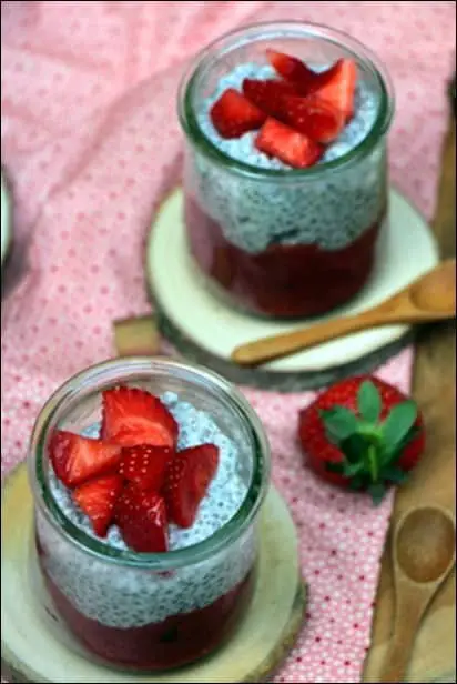 chia pudding compotée fraise rhubarbe vanille