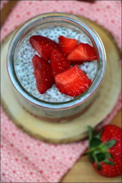 pudding chia lait de coco fraises rhubarbe