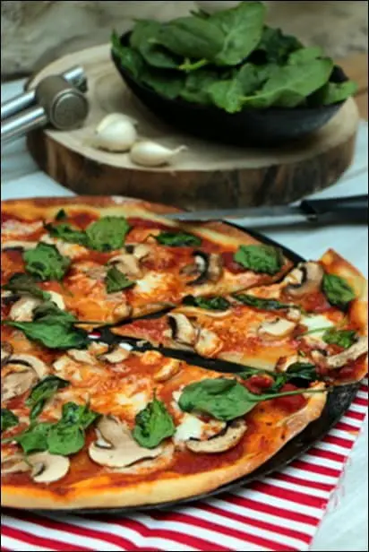 pizza champignons epinards mozzarella