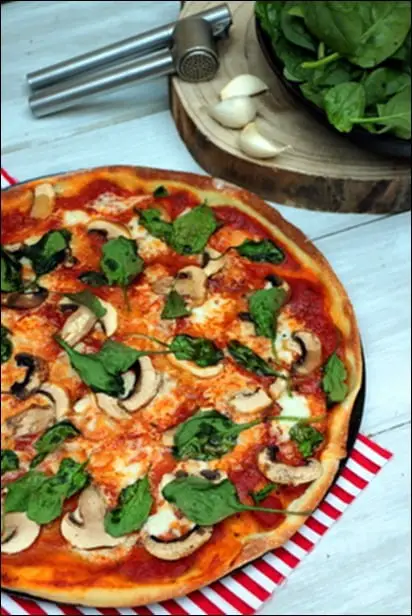 pizza avec champignons frais