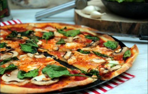 pizza aux champignons et épinards