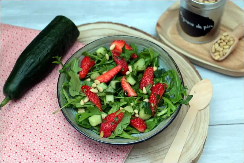 salade salée fraises roquette concombre