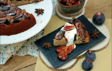 gâteau aux figues au yaourt et aux amandes de Yotam Ottolenghi