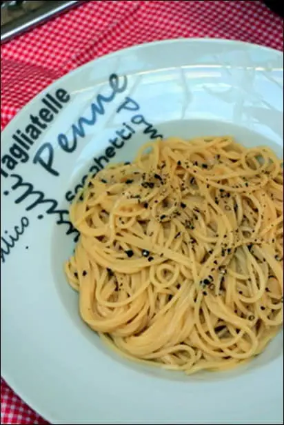 Spaghetti-cacio-e-pepe-Laurent-Mariotte (3)