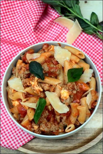 macaroni ragout tomate mozzarella