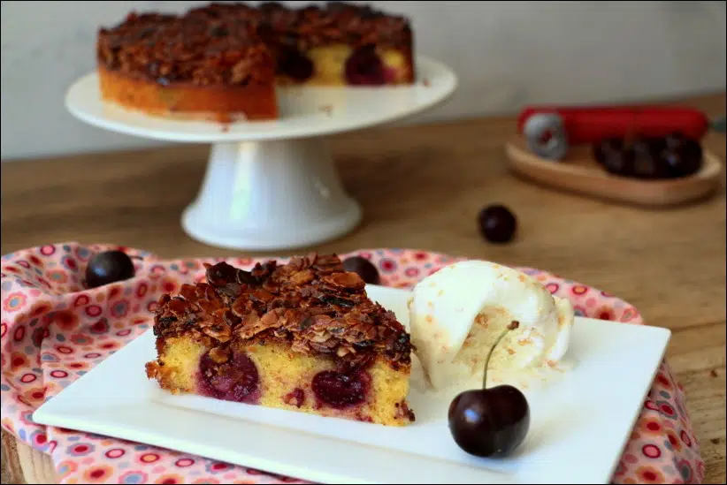 Toscakaka Aux Cerises Gateau Suedois Aux Cerises Et Amandes Caramelisees Happy Papilles