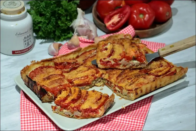 tarte à la tomate et à la chair à saucisse