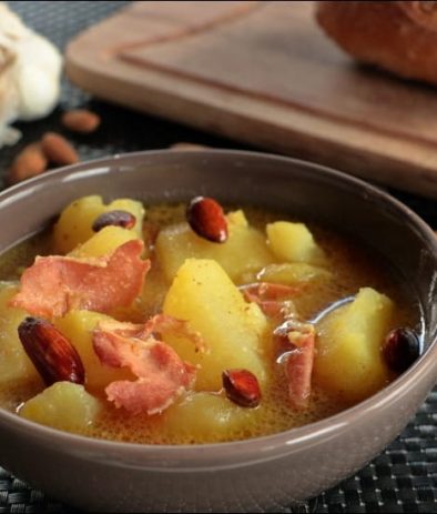 soupe espagnoles aux pommes de terre ail et amandes
