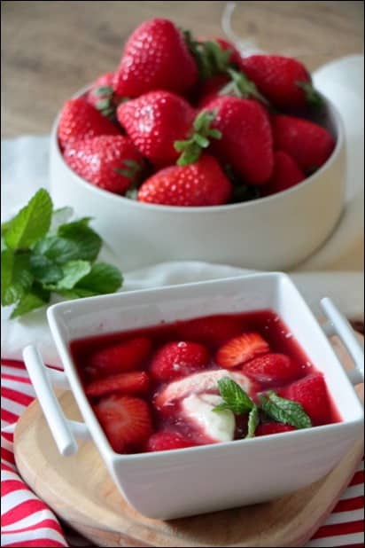 soupe de fraises à la menthe fraîche