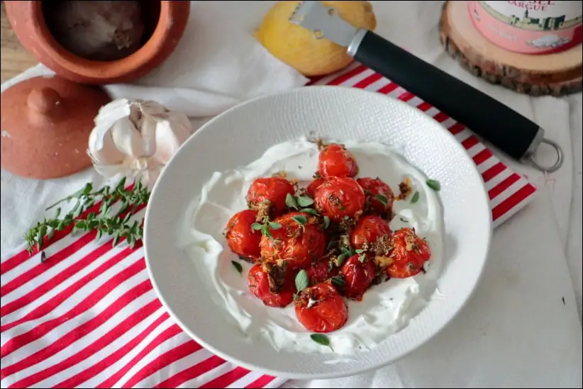 chaud-froid de tomates cerises au yaourt citronné de Yotam Ottolenghi