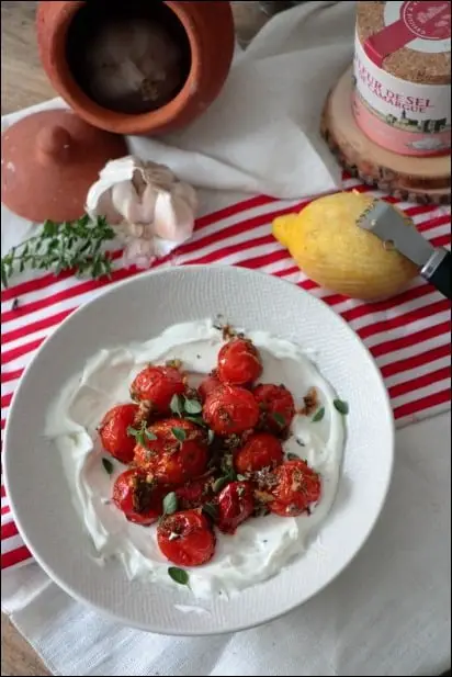 tomates cerises roties et yaourt grec