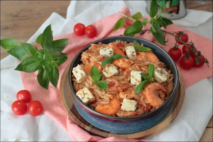 risoni aux crevettes tomate et feta marinée de Yotam Ottolenghi