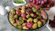 choux de Bruxelles à l'aigre-douce châtaignes et raisins de Yotam Ottolenghi