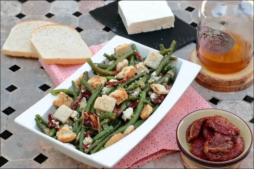 salade haricots verts tomate feta croutons