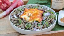 salade de quinoa aux fèves et feta rôtie