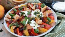 salade de tomates et pêches burrata sauce chimichurri