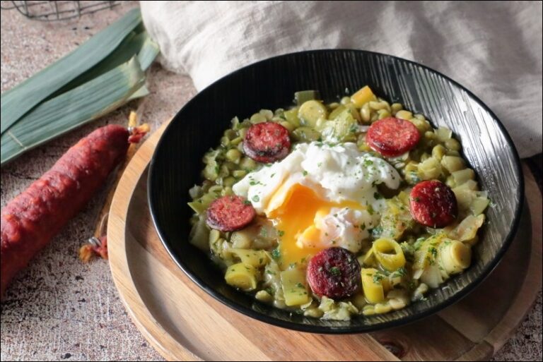 Soupe de pois cassés au chorizo poireaux et œuf poché - Happy papilles