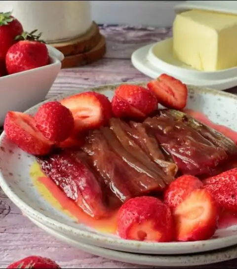 confit de rhubarbe aux fraises