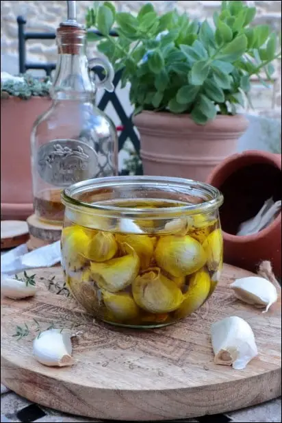 ail confit à l'huile d'olive recette