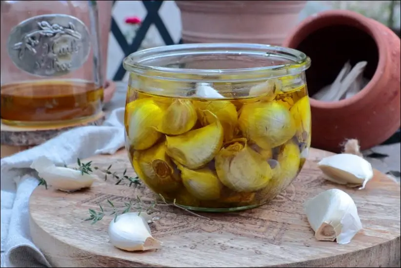 gousses d'ail confit à l'huile d'olive