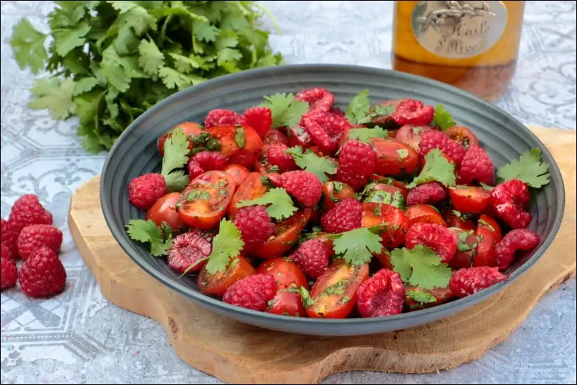 salade de tomates framboises et coriandre d'Ella Aflalo