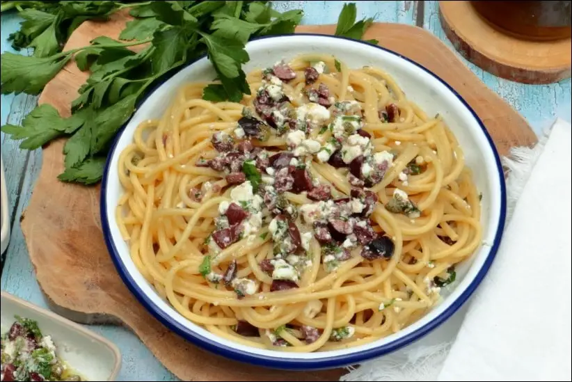spaghetti feta olive