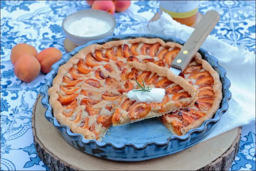 tarte aux abricots fromage blanc et romarin