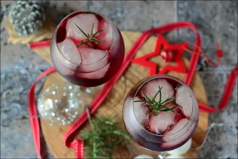 Cocktail sans alcool raisin romarin pour 1 personnes - Recettes - Elle à  Table