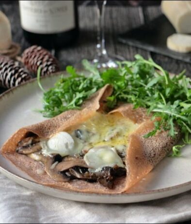 galette de blé noir aux champignons et fromage de chèvre
