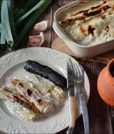 gratin de poireaux à l'ail et aux herbes