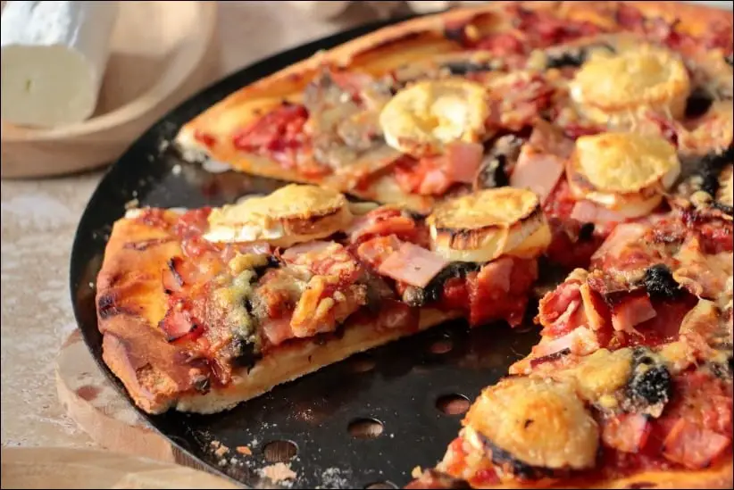 pizza tomate jambon fromage de chèvre