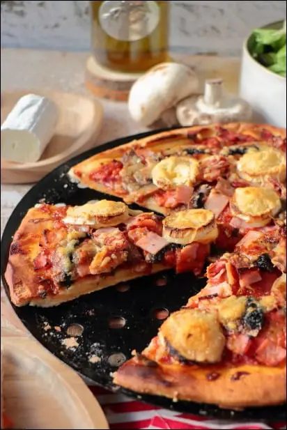 pizza tomate chevre champignon
